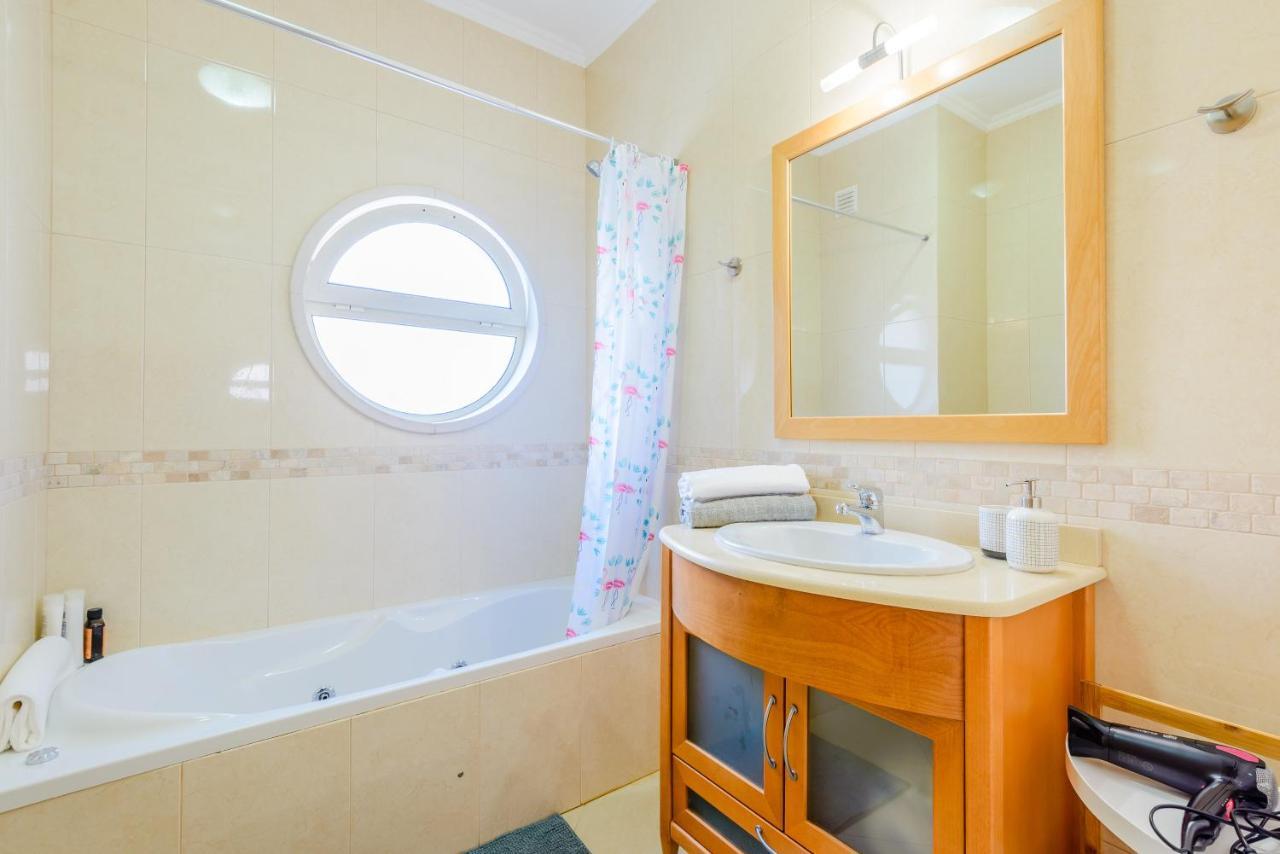 Bnb Homes Ocean View Apartment With Huge Sunny Terrace, 2 Swimming Pools & Tennis Court 阿尔布费拉 外观 照片
